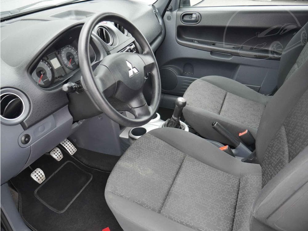 2013 Mitsubishi COLT - 9