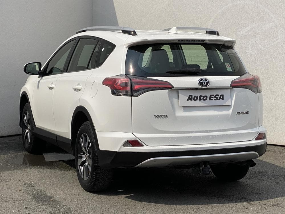2016 Toyota RAV4 - 16