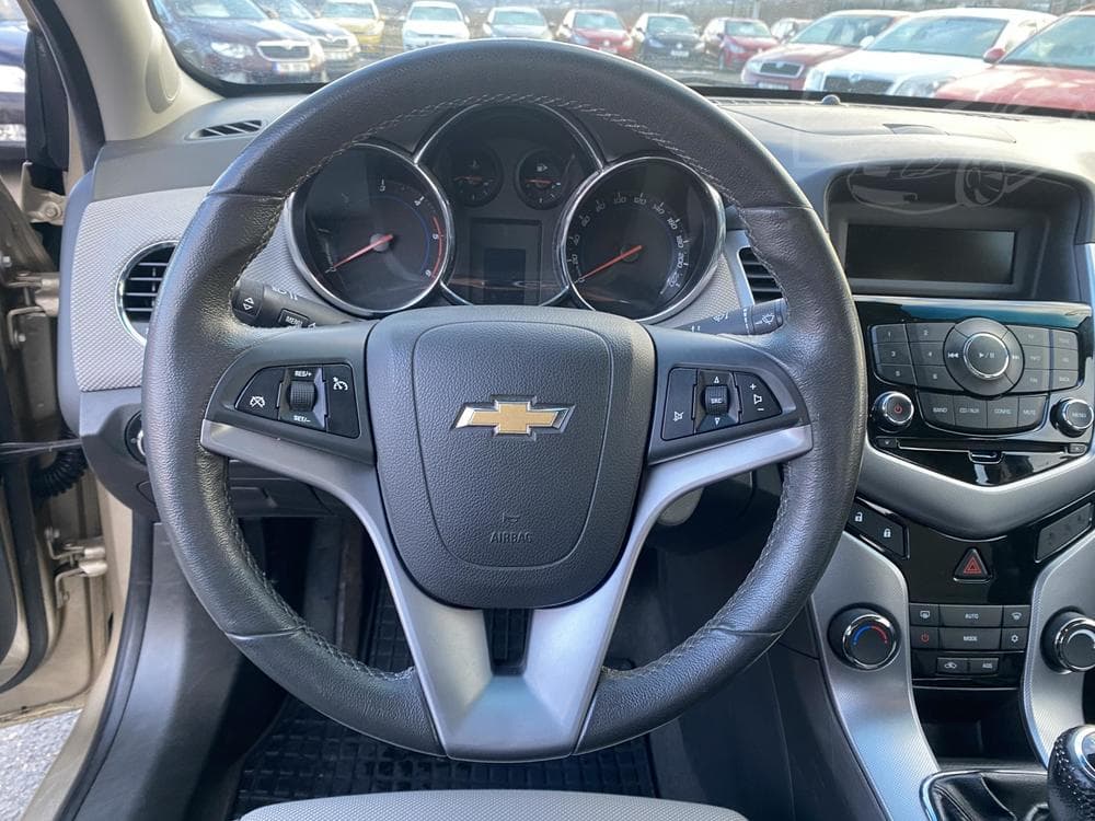 2009 Chevrolet CRUZE - 11