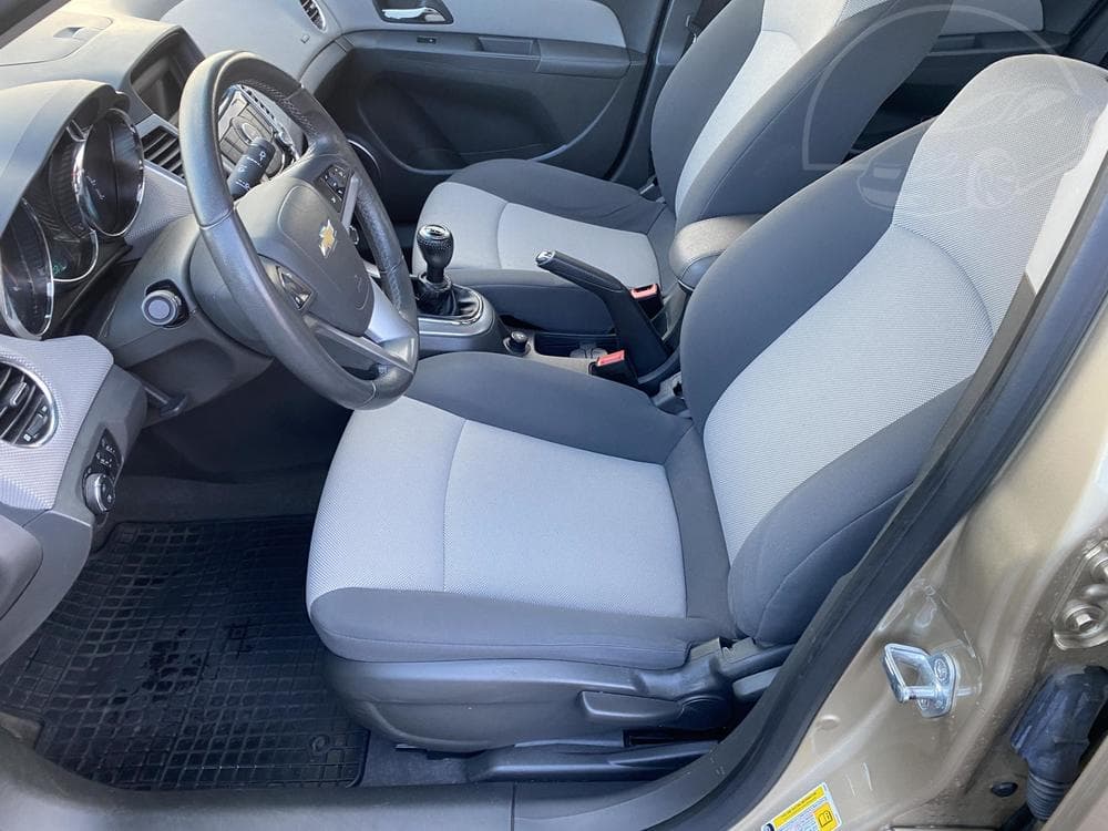 2009 Chevrolet CRUZE - 9