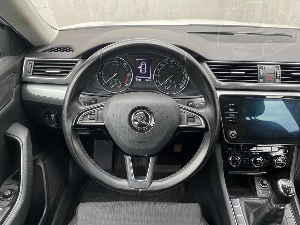 2017 Škoda SUPERB - 31