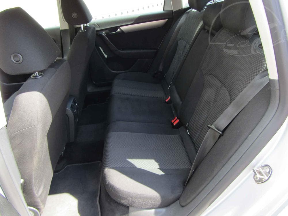 2011 Volkswagen PASSAT - 10