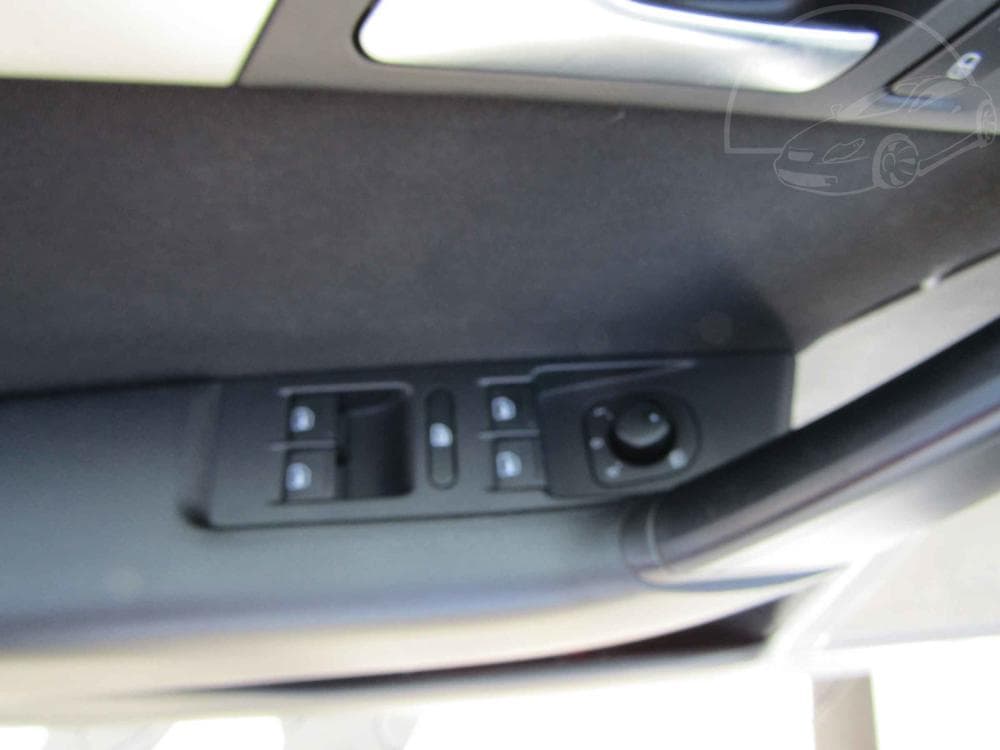 2011 Volkswagen PASSAT - 11