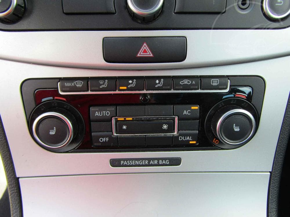 2011 Volkswagen PASSAT - 14