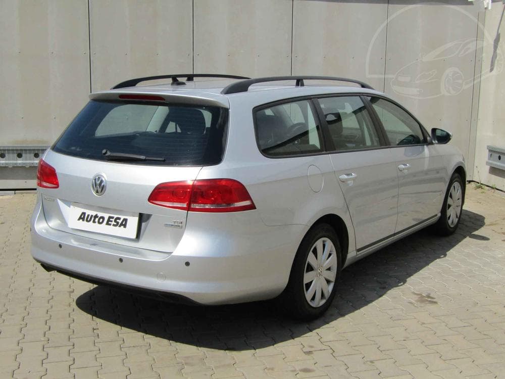 2011 Volkswagen PASSAT - 4