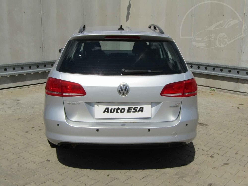 2011 Volkswagen PASSAT - 5