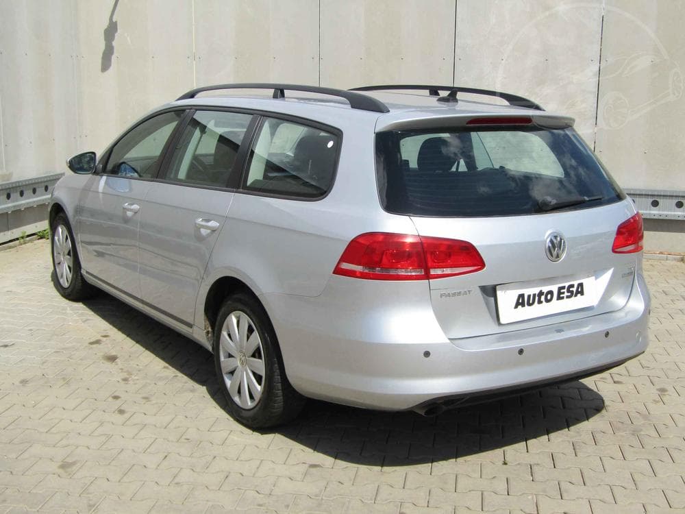 2011 Volkswagen PASSAT - 6