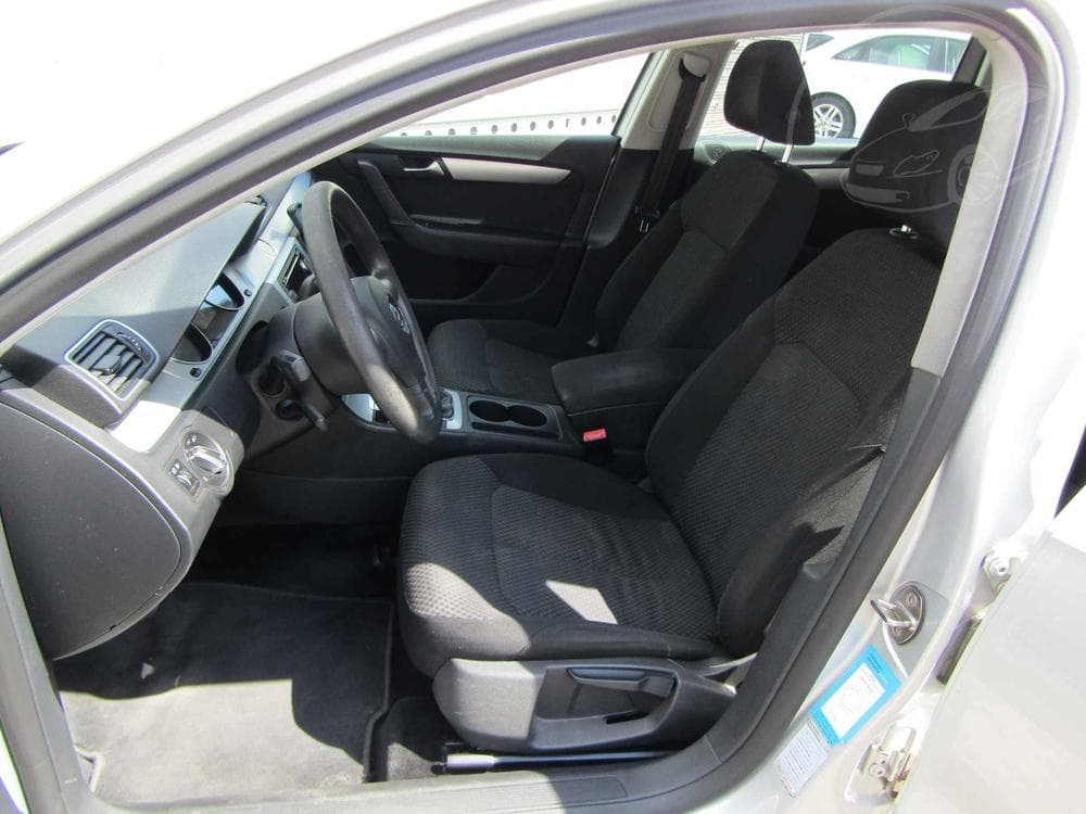 2011 Volkswagen PASSAT - 9