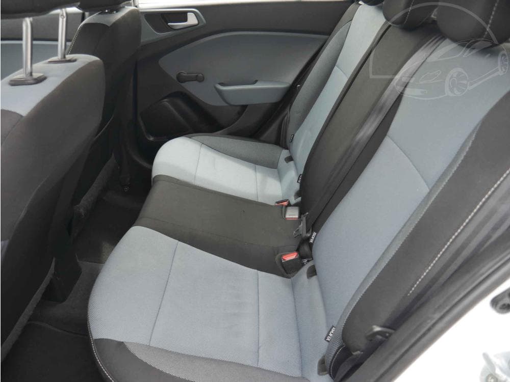 2017 Hyundai i20 - 10