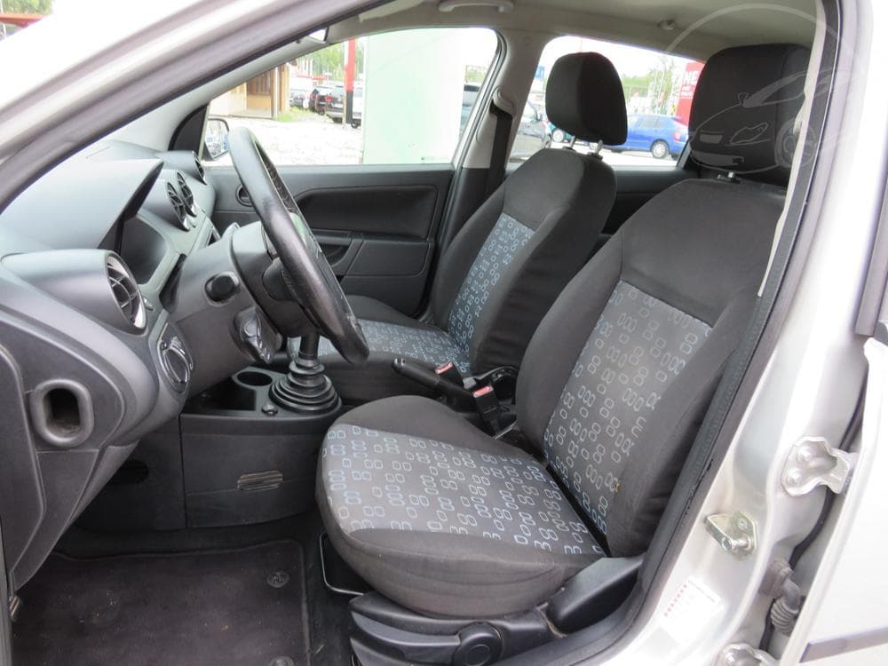 2005 Ford FIESTA - 10