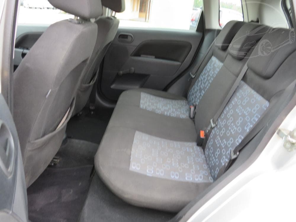 2005 Ford FIESTA - 11