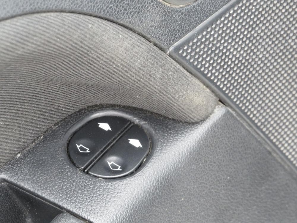 2005 Ford FIESTA - 12