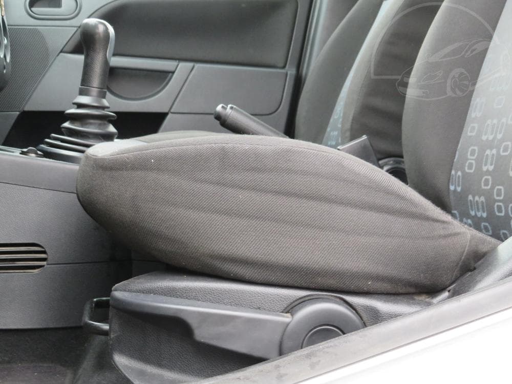 2005 Ford FIESTA - 16