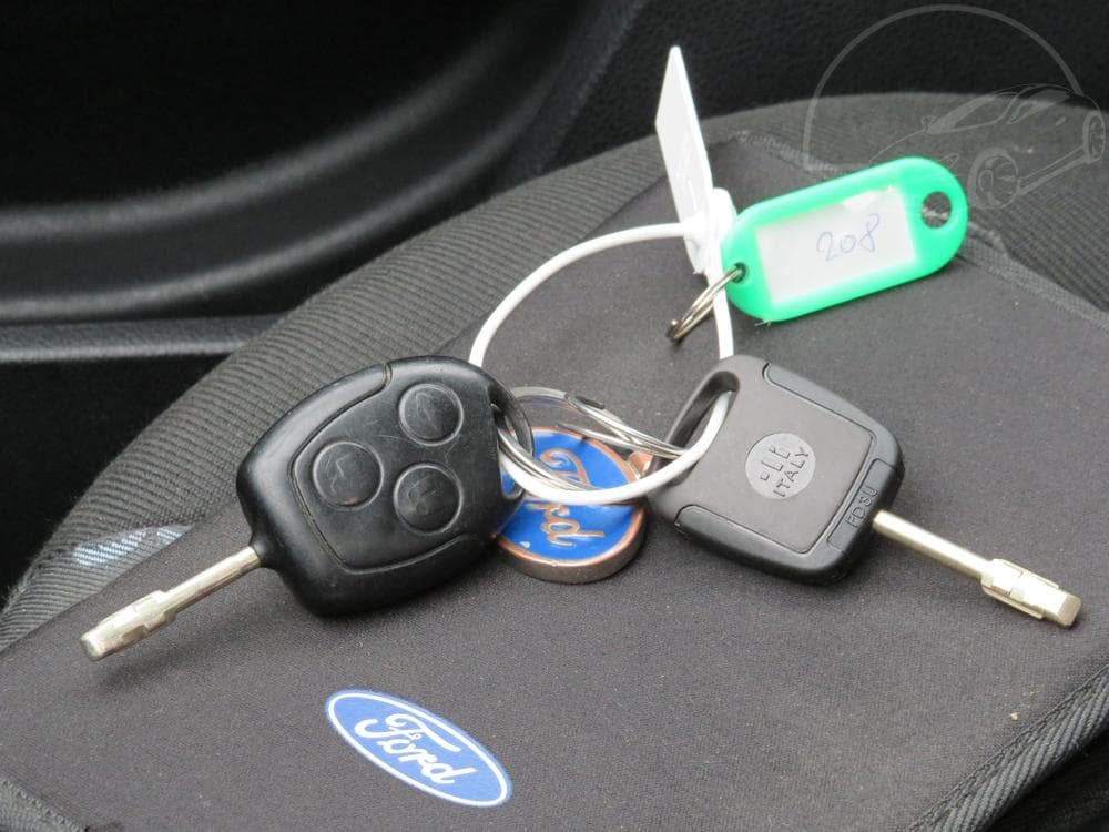 2005 Ford FIESTA - 18