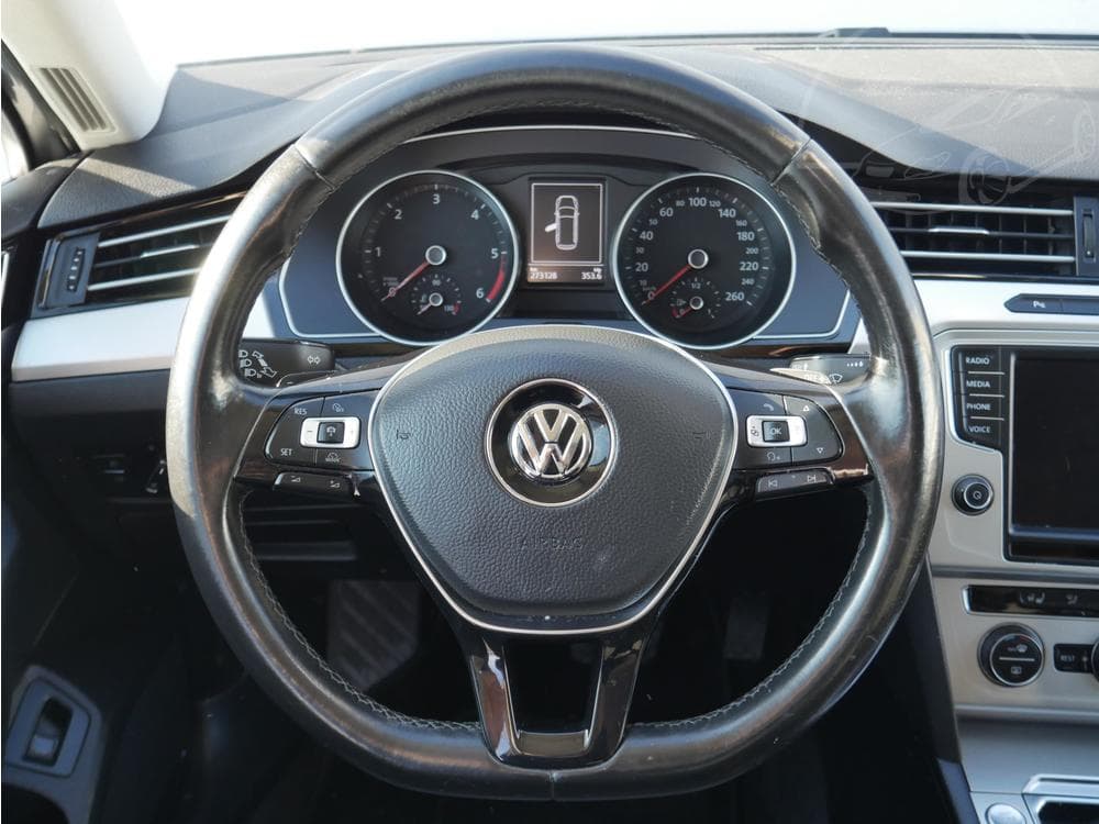 2015 Volkswagen PASSAT - 11