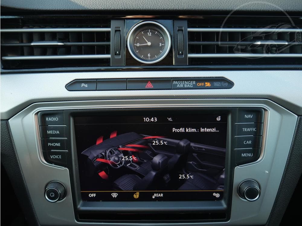2015 Volkswagen PASSAT - 17