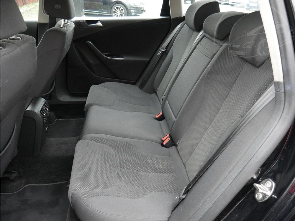 2010 Volkswagen PASSAT - 37