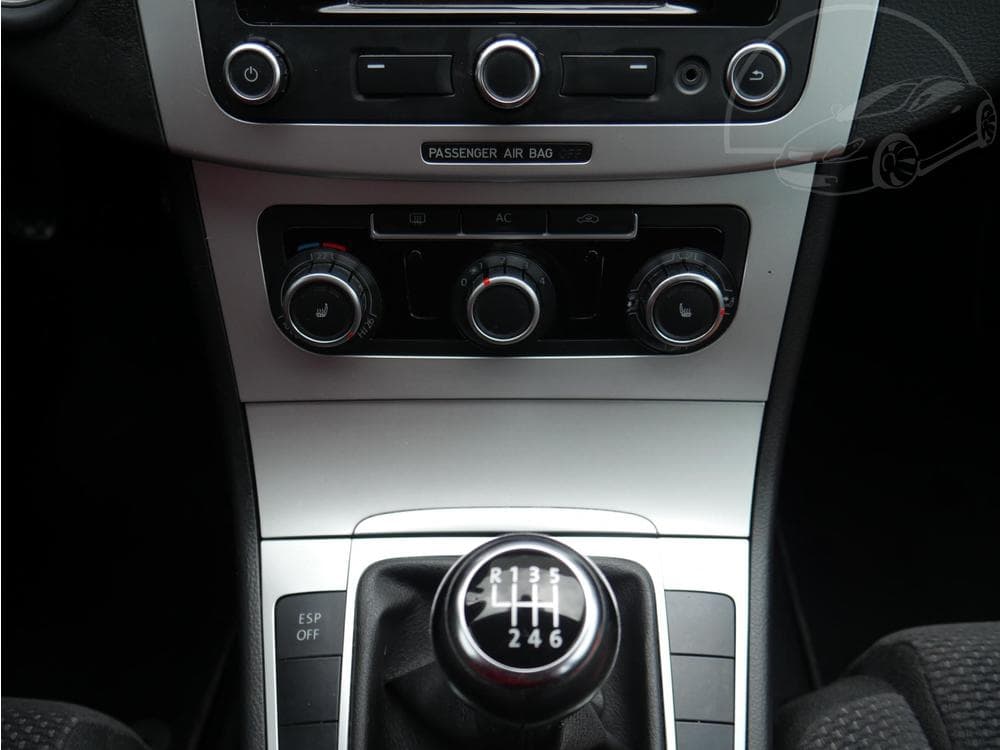 2010 Volkswagen PASSAT - 53