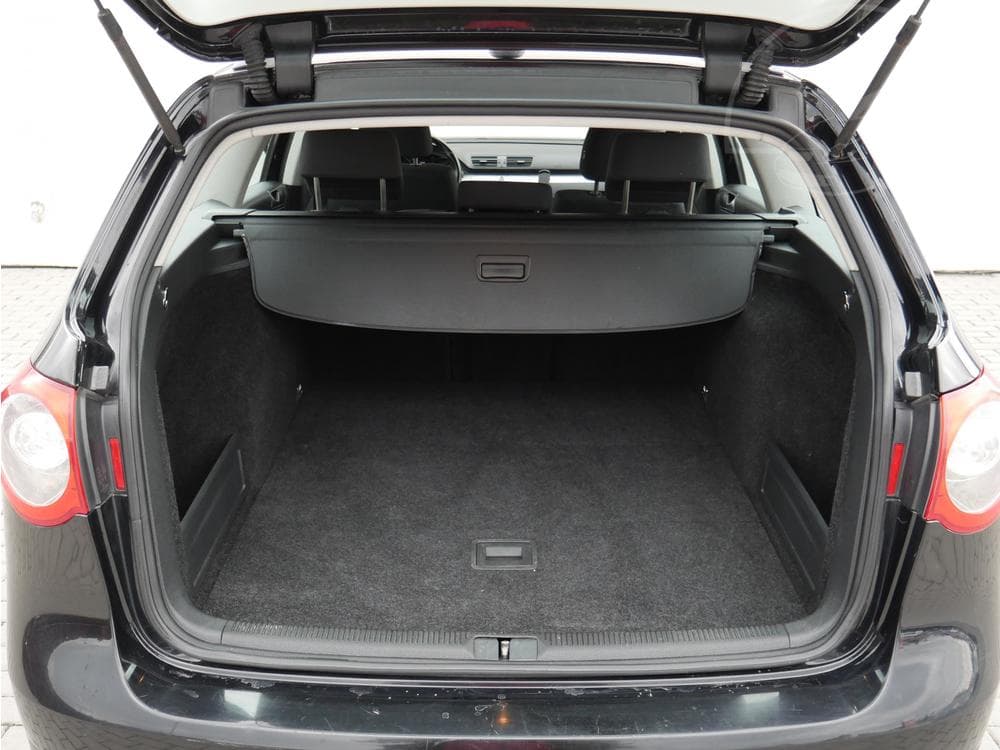 2010 Volkswagen PASSAT - 25