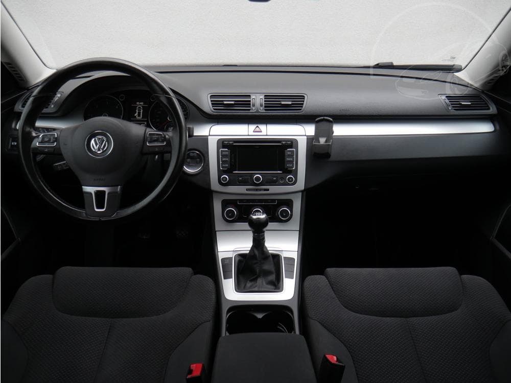 2010 Volkswagen PASSAT - 29