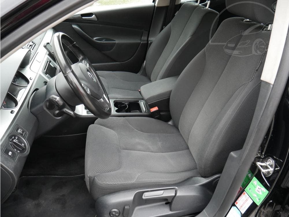 2010 Volkswagen PASSAT - 33
