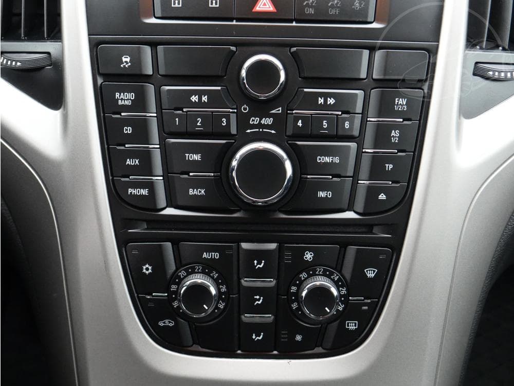 2012 Opel Astra - 23