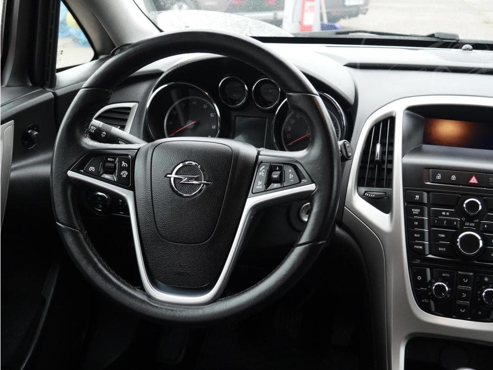 2012 Opel Astra - 25