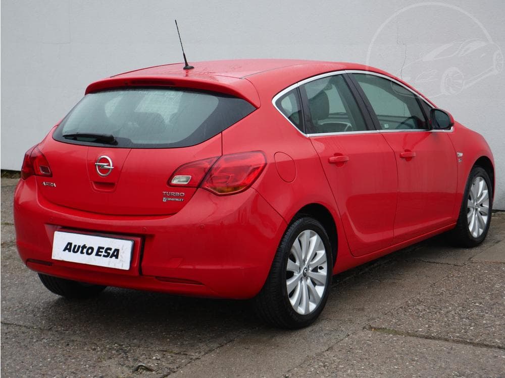 2012 Opel Astra - 11