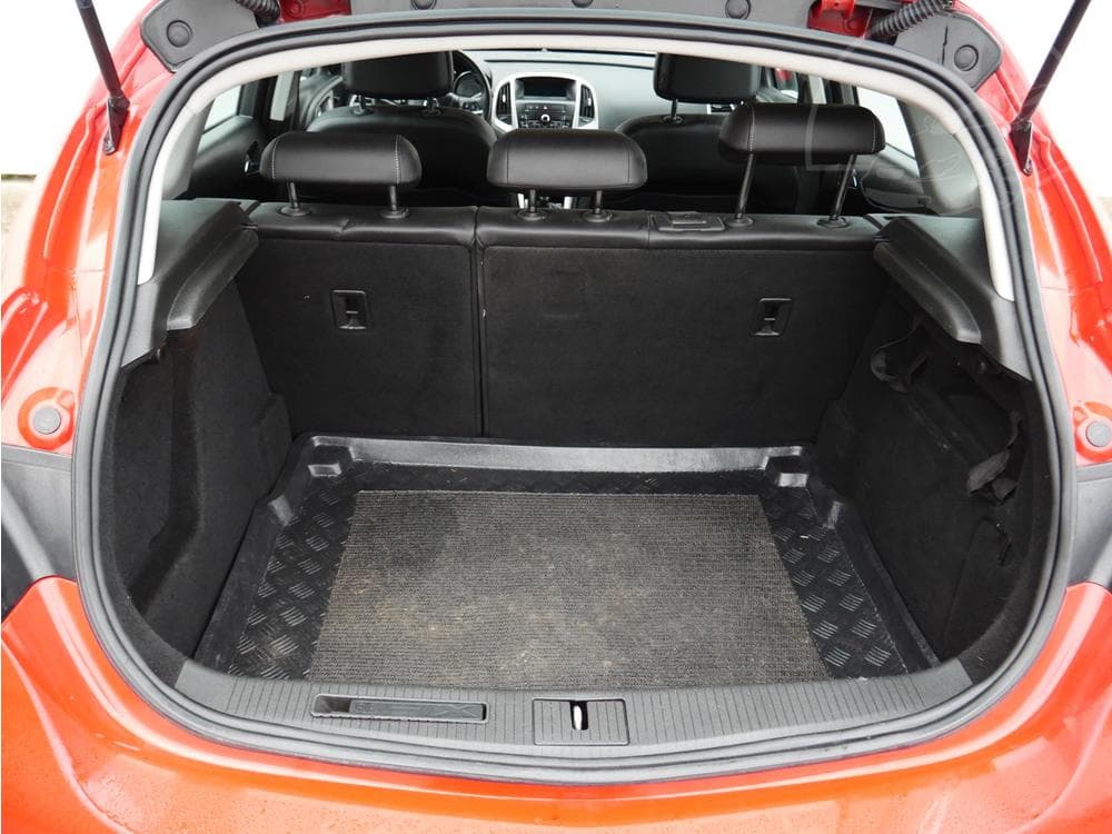 2012 Opel Astra - 13