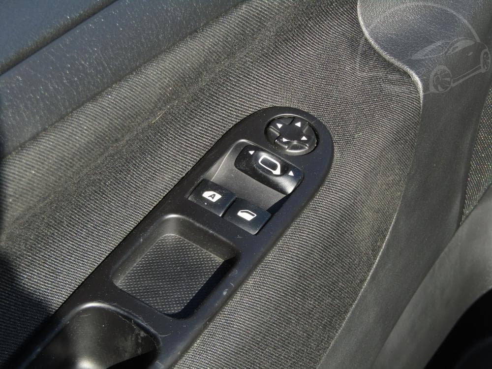 2010 Peugeot 207 - 10