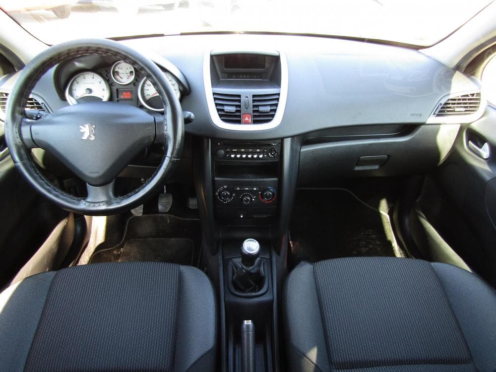 2010 Peugeot 207 - 7