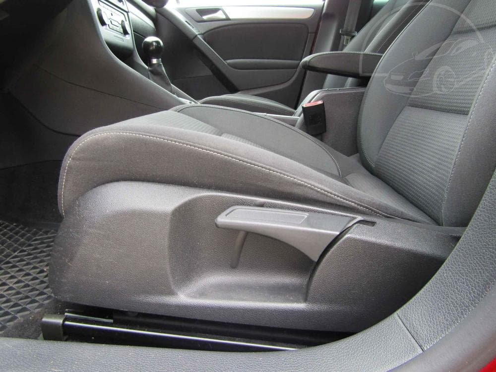 2011 Volkswagen GOLF - 11