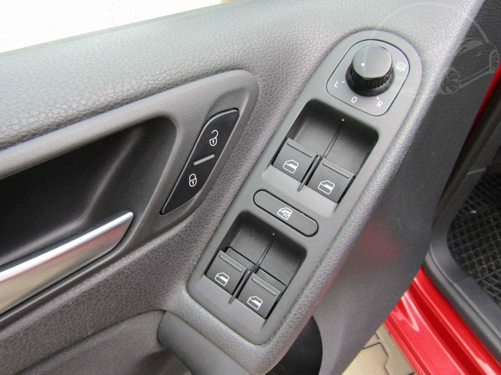 2011 Volkswagen GOLF - 12