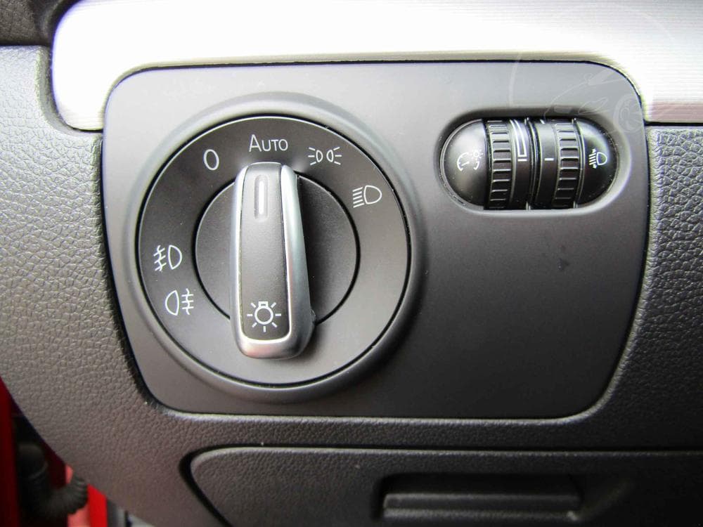 2011 Volkswagen GOLF - 13