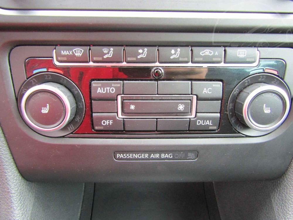 2011 Volkswagen GOLF - 19
