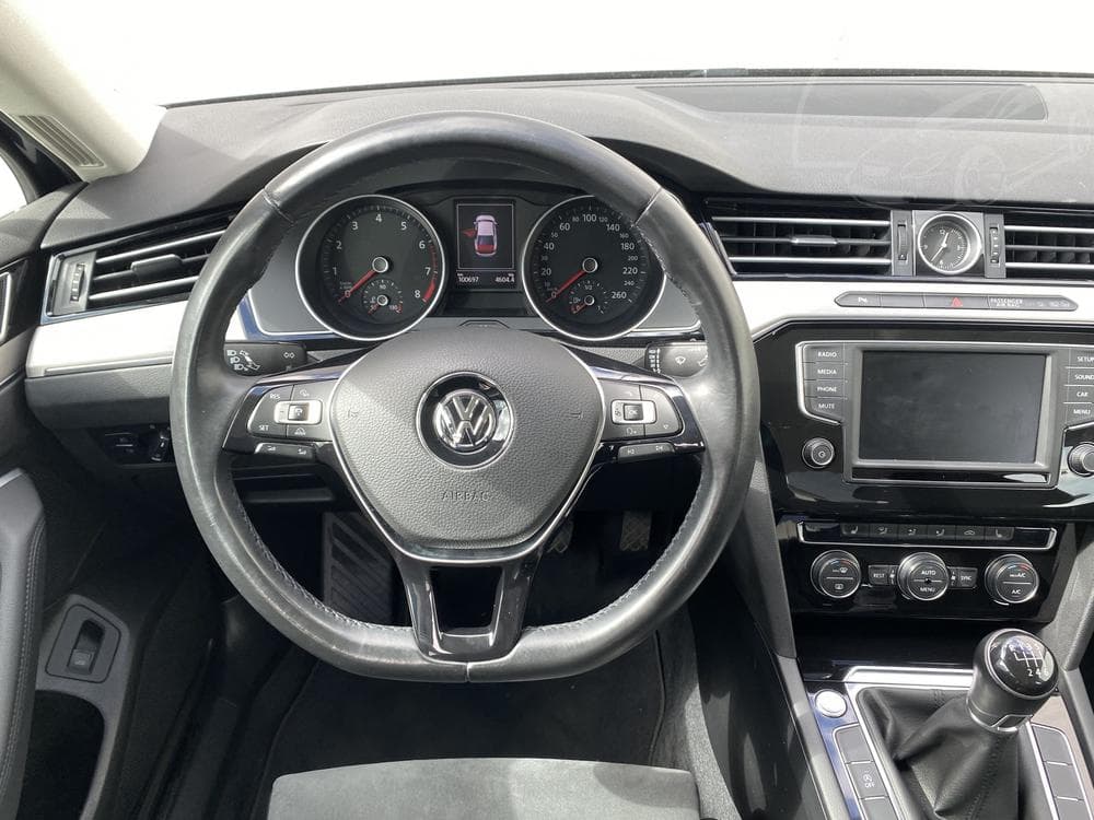 2015 Volkswagen PASSAT - 31