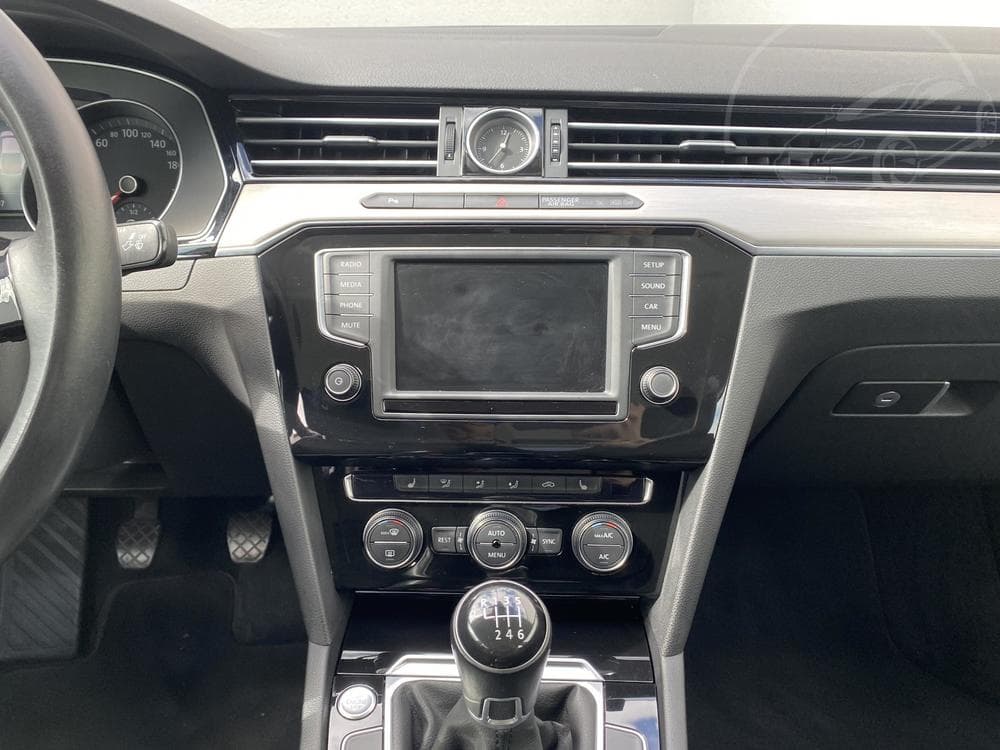 2015 Volkswagen PASSAT - 34