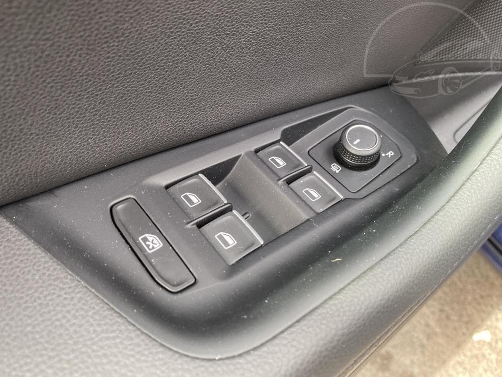 2015 Volkswagen PASSAT - 37