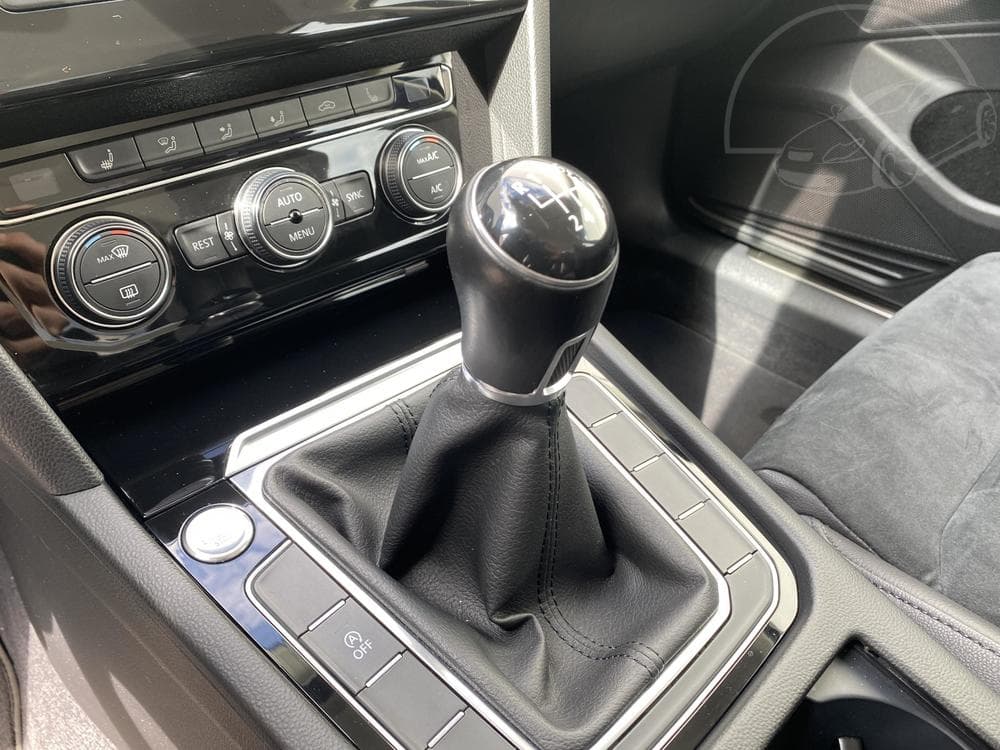 2015 Volkswagen PASSAT - 49