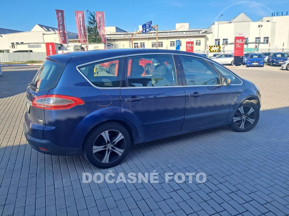2011 Ford S-MAX - 3