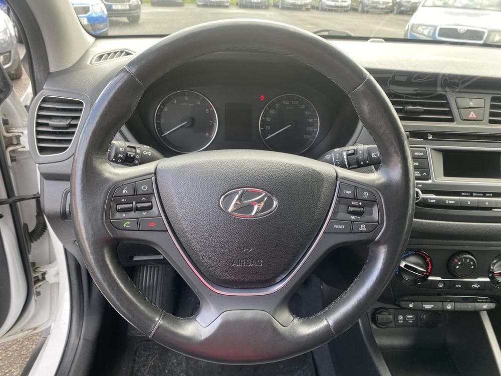 2016 Hyundai i20 - 11