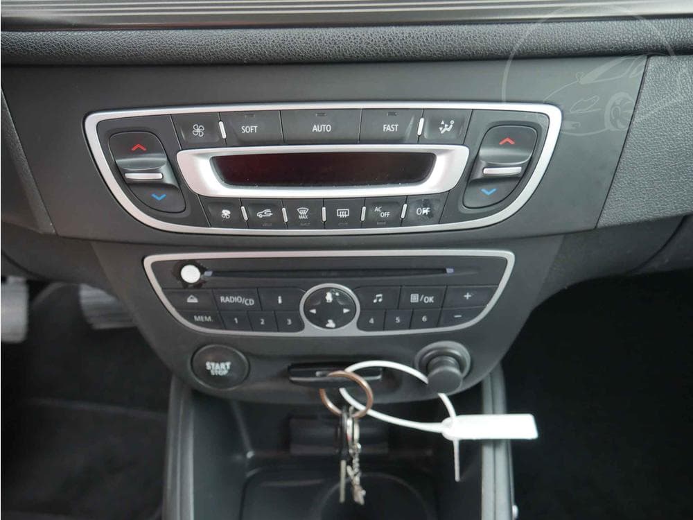2010 Renault MEGANE - 11