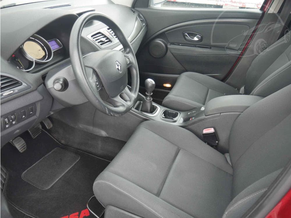 2010 Renault MEGANE - 9