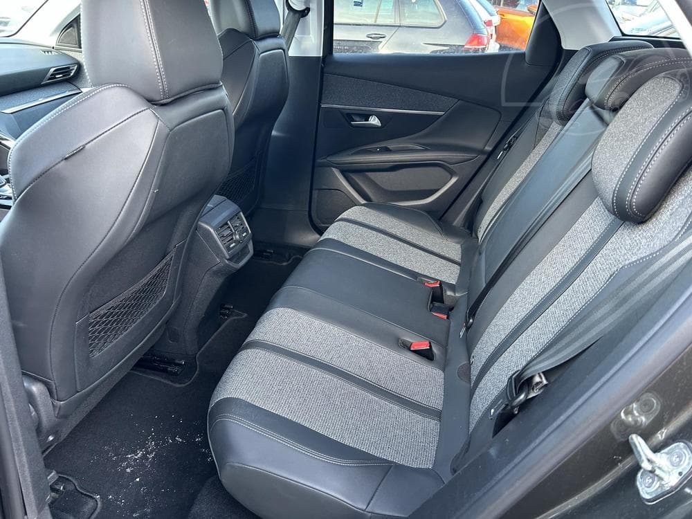 2018 Peugeot 3008 - 11