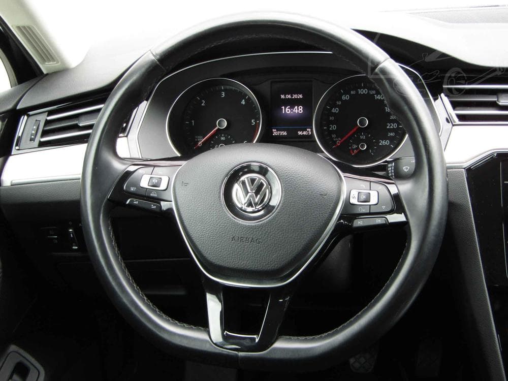 2018 Volkswagen PASSAT - 13
