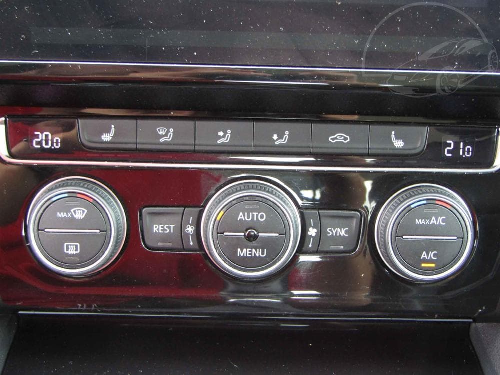 2018 Volkswagen PASSAT - 14