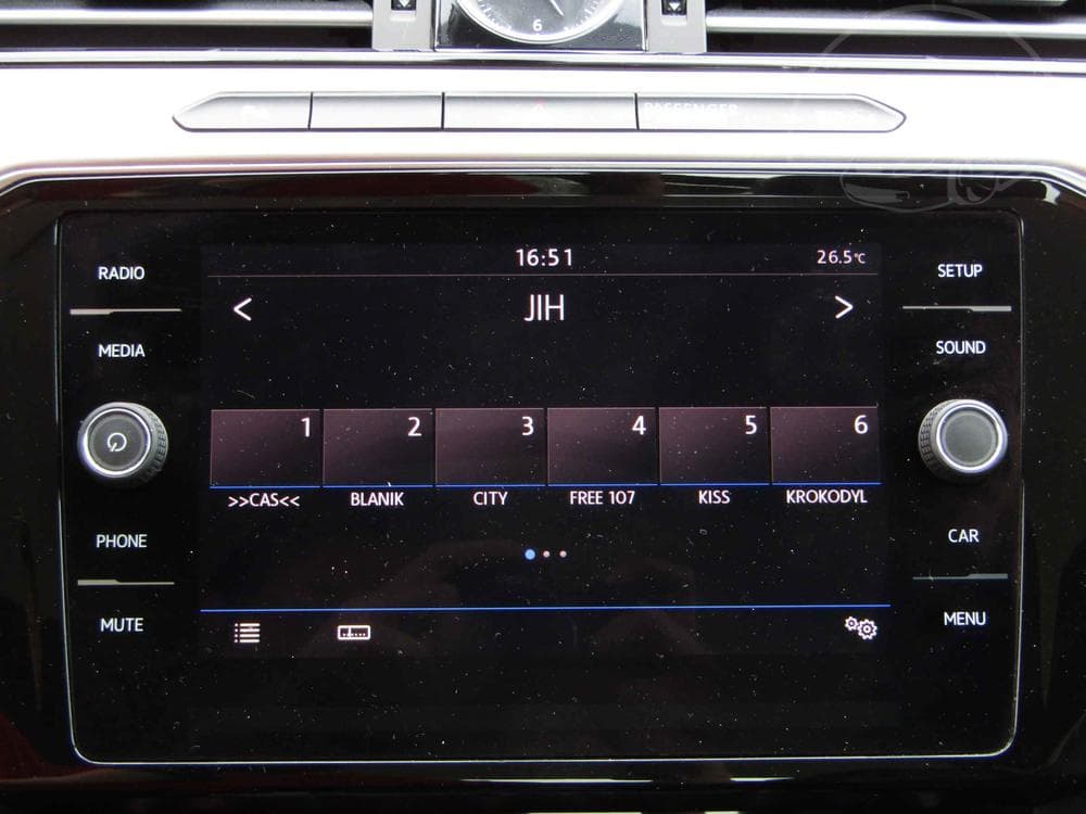 2018 Volkswagen PASSAT - 15