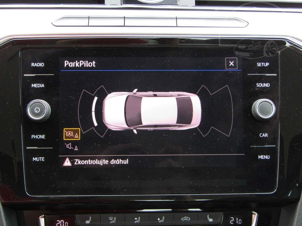 2018 Volkswagen PASSAT - 16