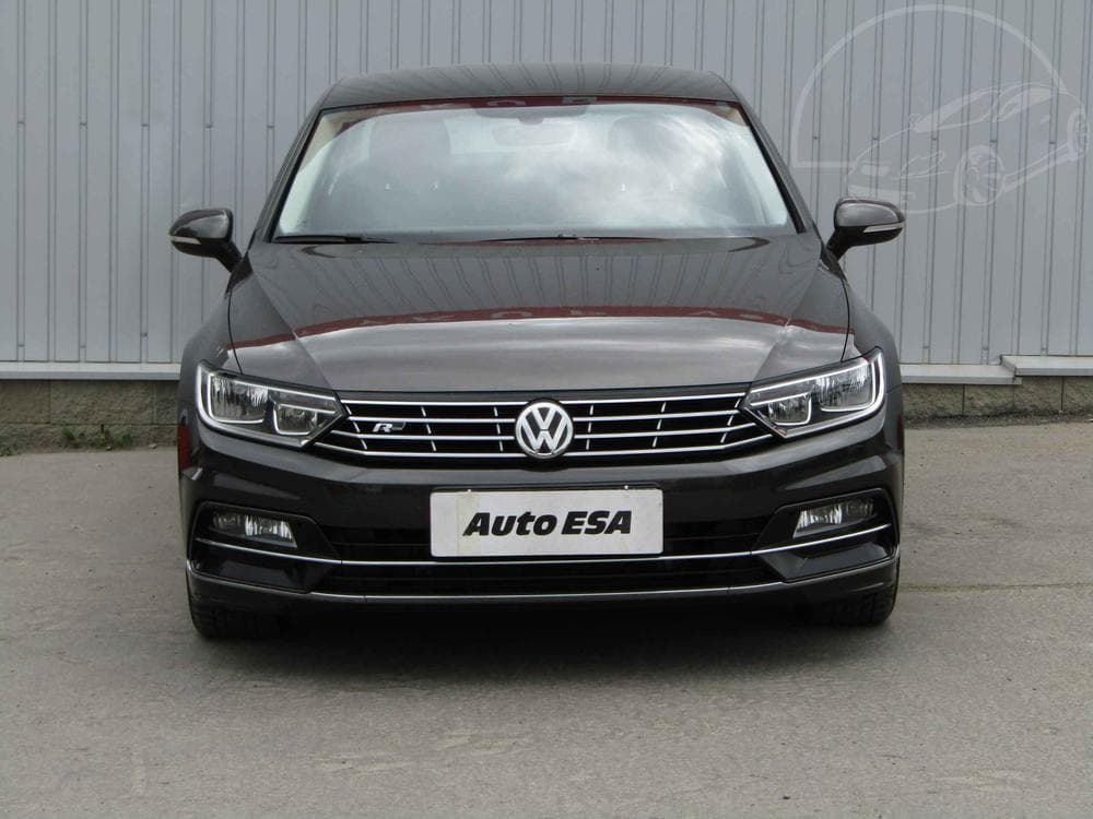 2018 Volkswagen PASSAT - 2