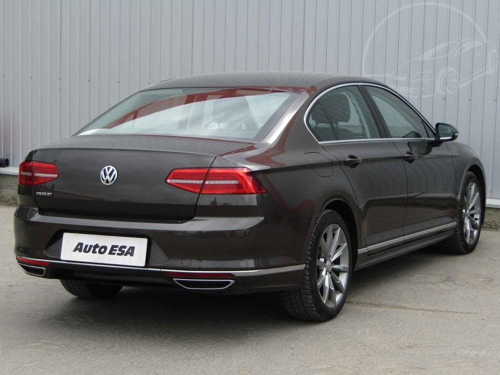 2018 Volkswagen PASSAT - 4